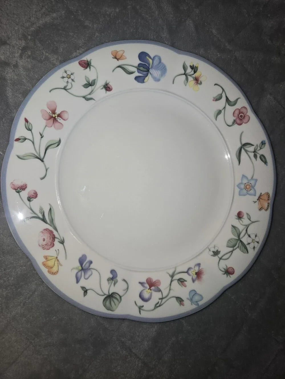 Villeroy & Boch  Bone China  Dinner Plate with Multicolor Floral Border.